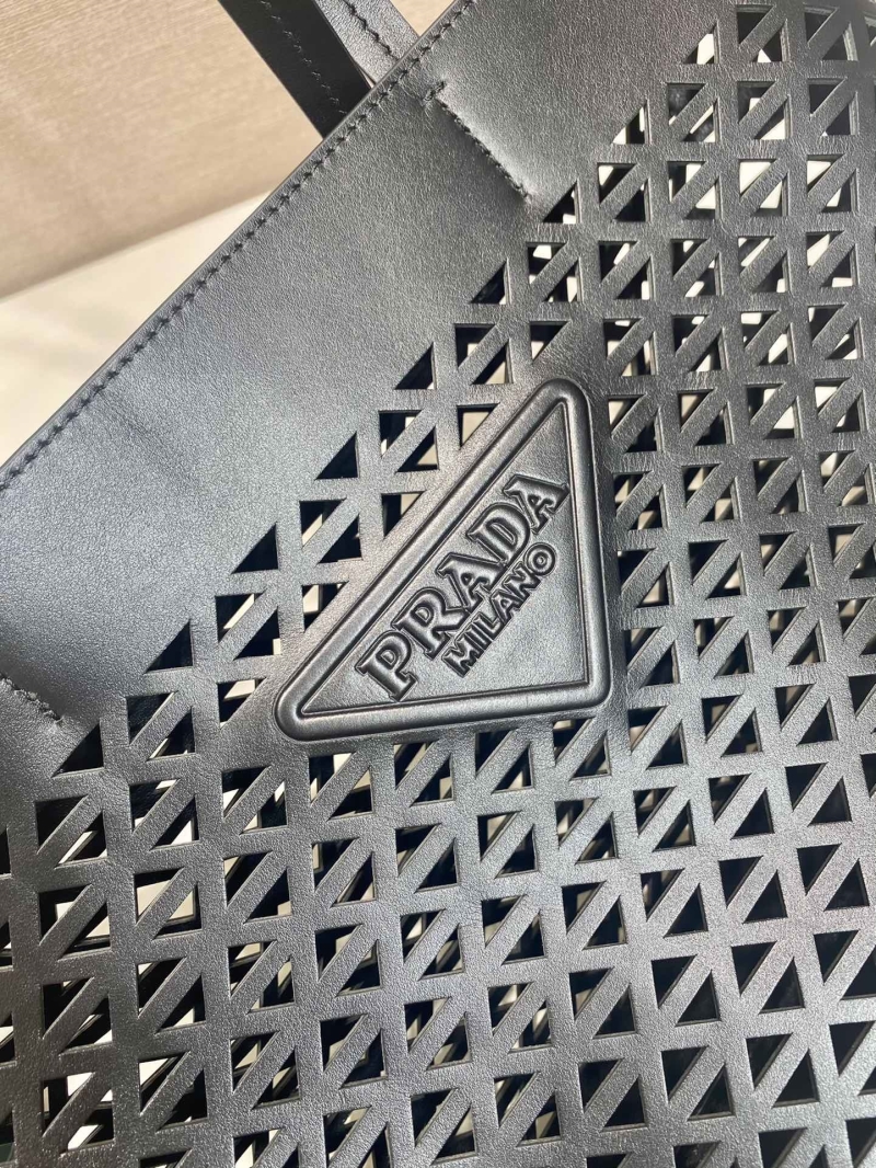 Pra*a tote bags